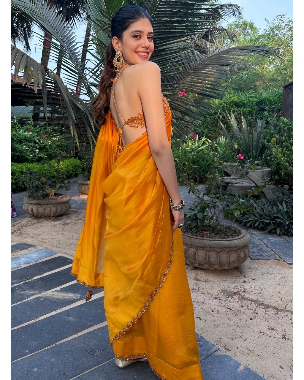 Choli Ke Peeche Sari Set
