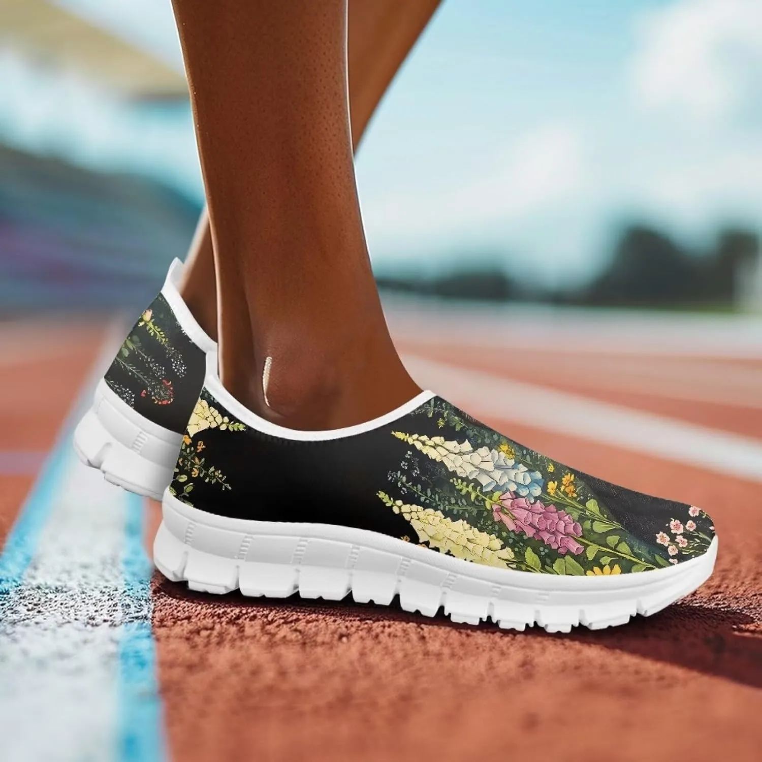 GOSTONG Floral Art Sneakers for Women Retro Low-Cut Slip-on Home Loafers Lightweight Soft Soled Comfort Outdoor Running Travel Sneakers White US 5 to 11.5