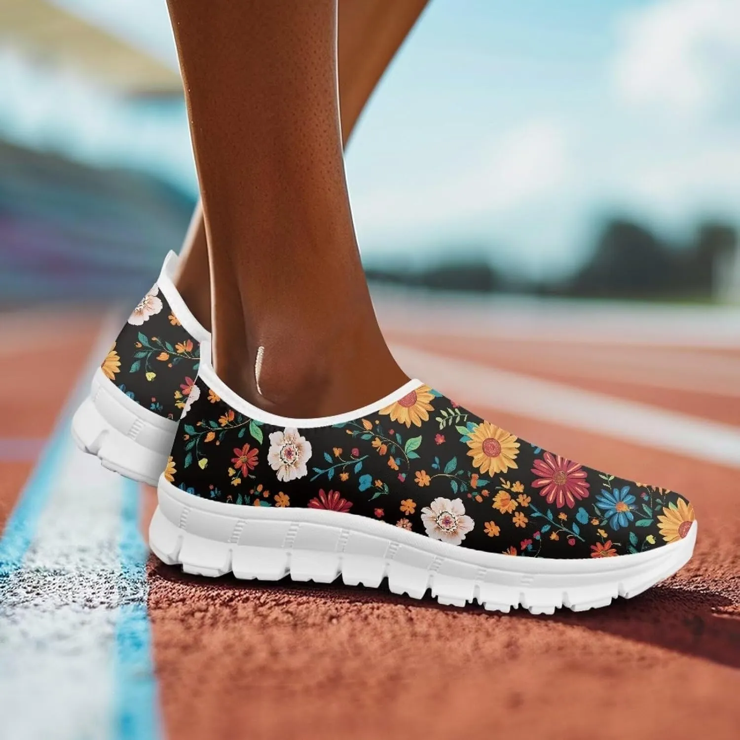 GOSTONG Floral Art Sneakers for Women Retro Low-Cut Slip-on Home Loafers Lightweight Soft Soled Comfort Outdoor Running Travel Sneakers White US 5 to 11.5
