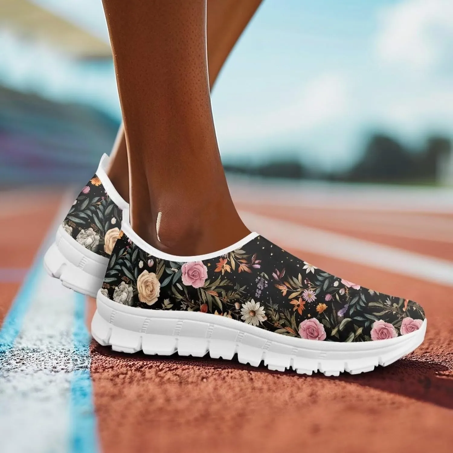GOSTONG Floral Art Sneakers for Women Retro Low-Cut Slip-on Home Loafers Lightweight Soft Soled Comfort Outdoor Running Travel Sneakers White US 5 to 11.5