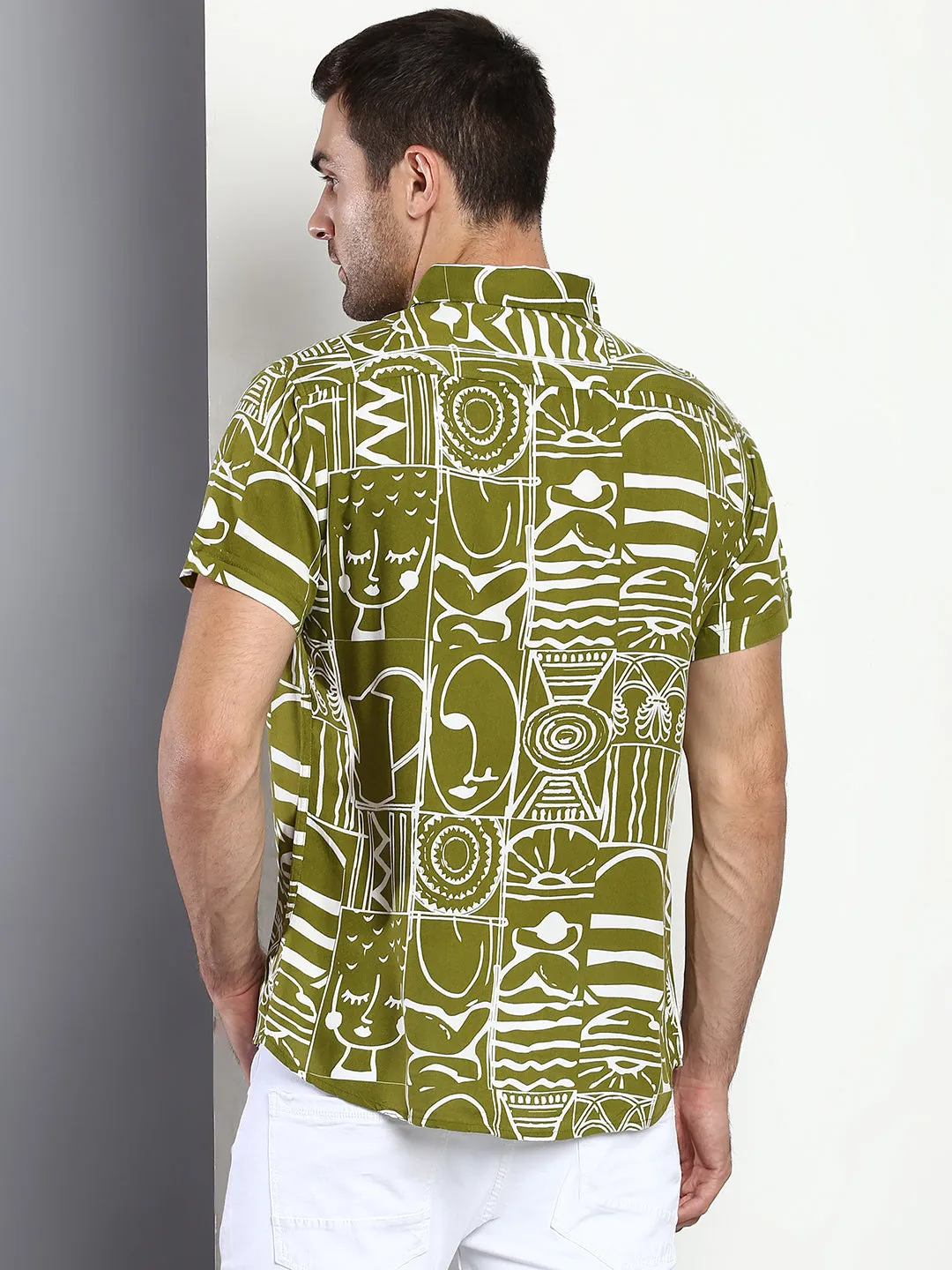 Men's Geometric Print Green Slim Fit Rayon Casual Shirt With Spread Collar & Half Sleeves
