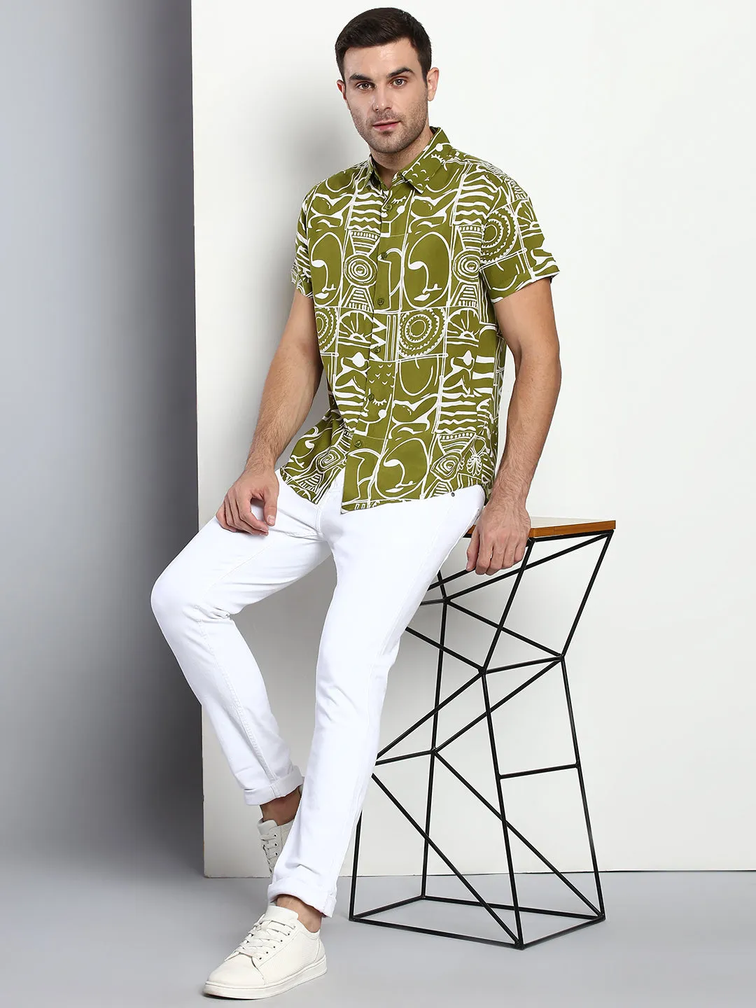Men's Geometric Print Green Slim Fit Rayon Casual Shirt With Spread Collar & Half Sleeves
