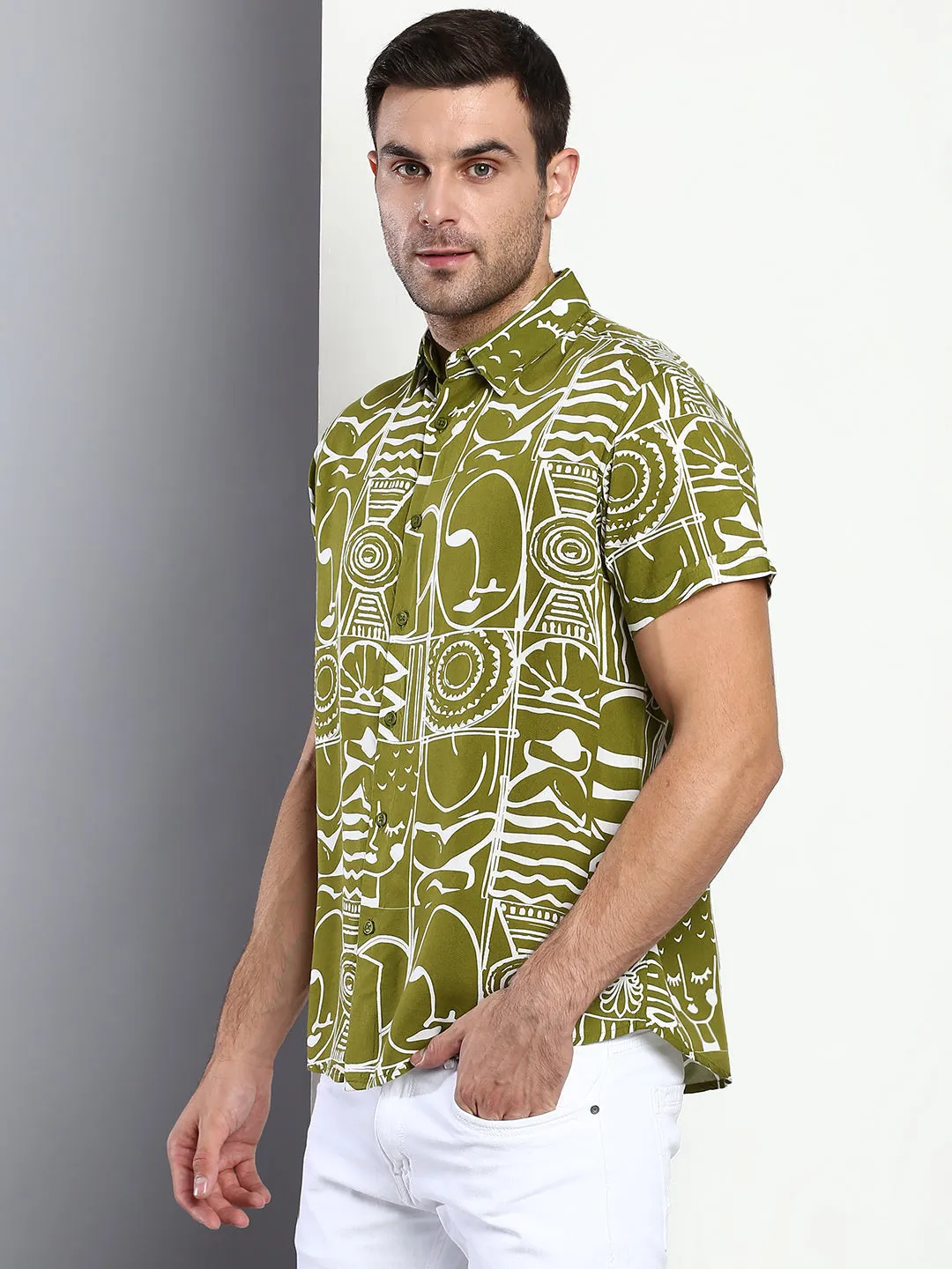 Men's Geometric Print Green Slim Fit Rayon Casual Shirt With Spread Collar & Half Sleeves