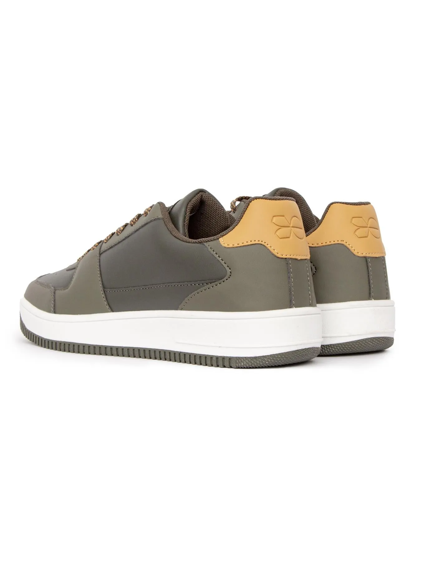 Mens  Toribio Trainers Olive