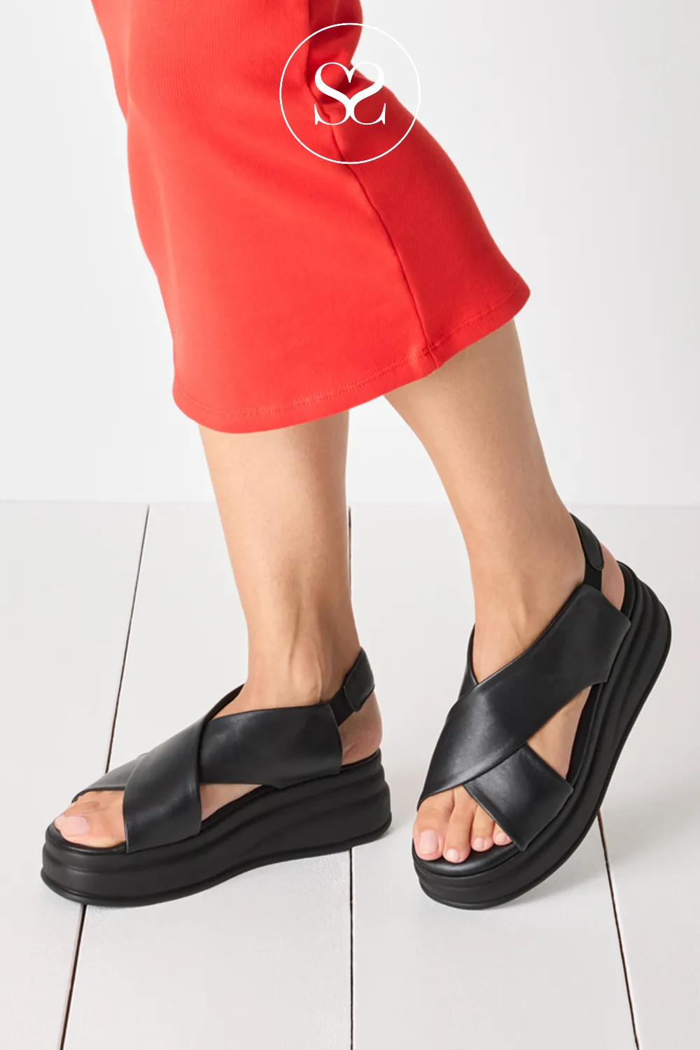 TAMARIS 1-28303-44 BLACK LEATHER THICK STRAP WEDGE SANDALS